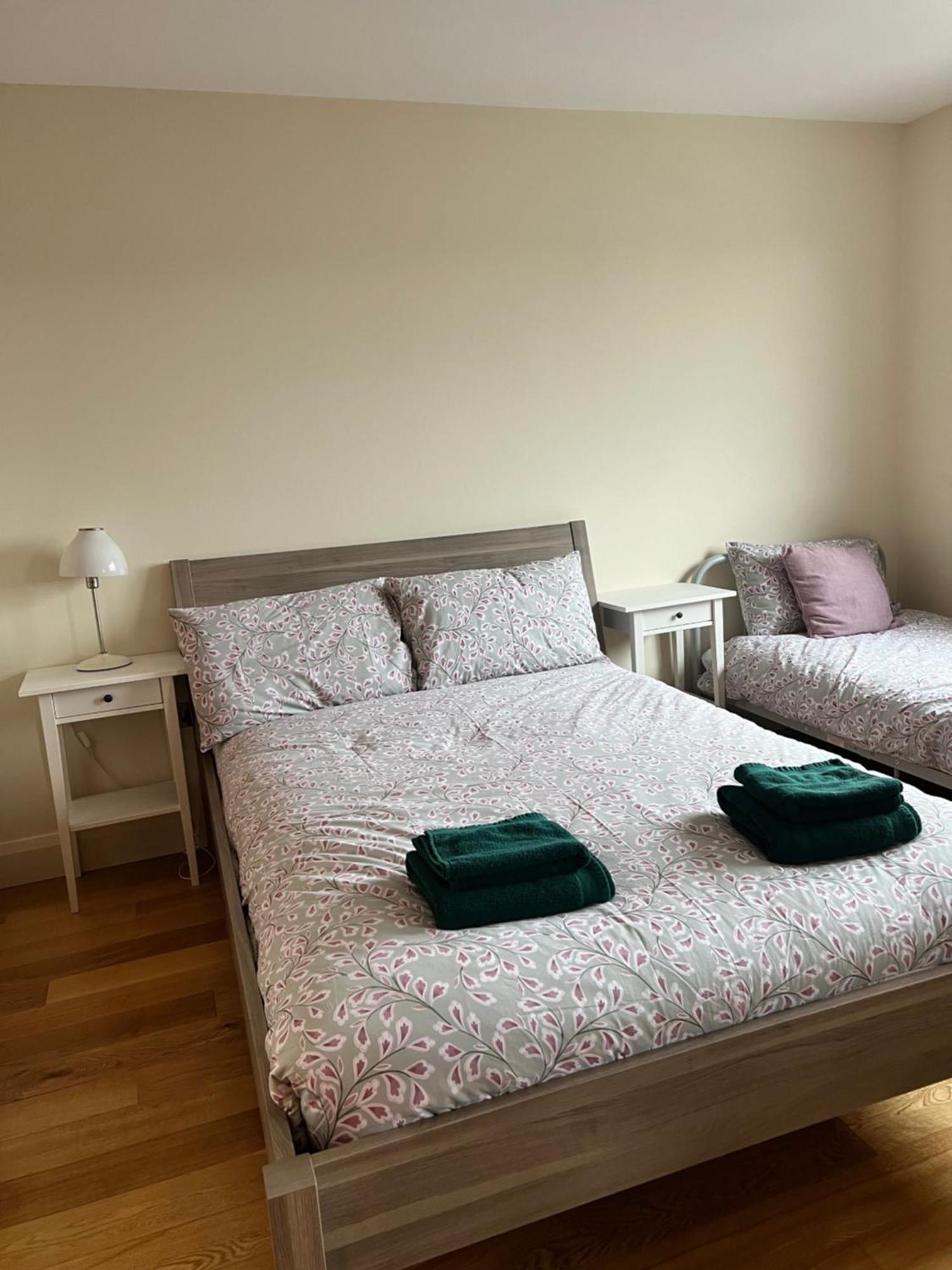Penthouse Apartment - Town Centre, Sea Views, Secure Parking 포트러시 외부 사진