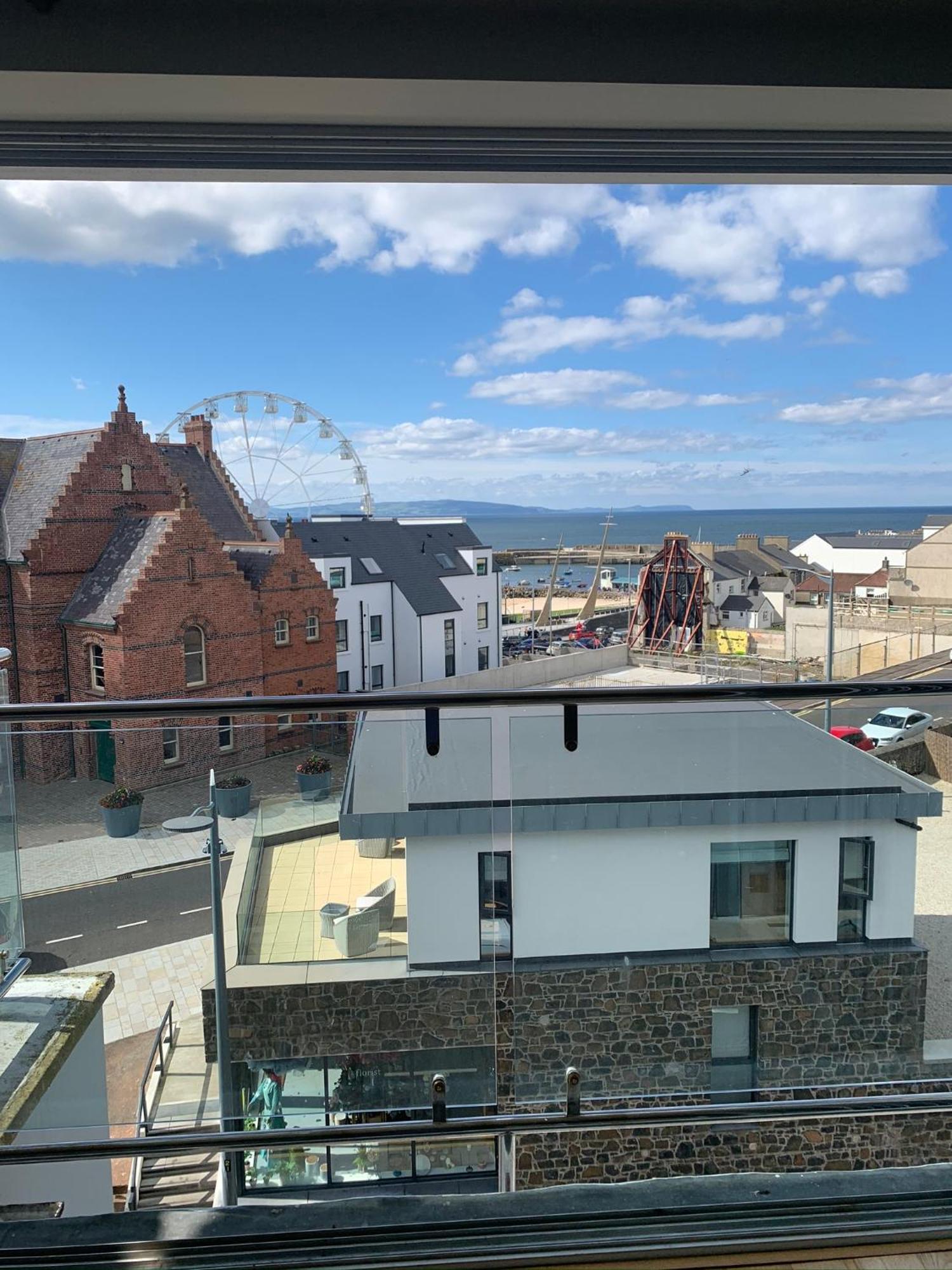 Penthouse Apartment - Town Centre, Sea Views, Secure Parking 포트러시 외부 사진
