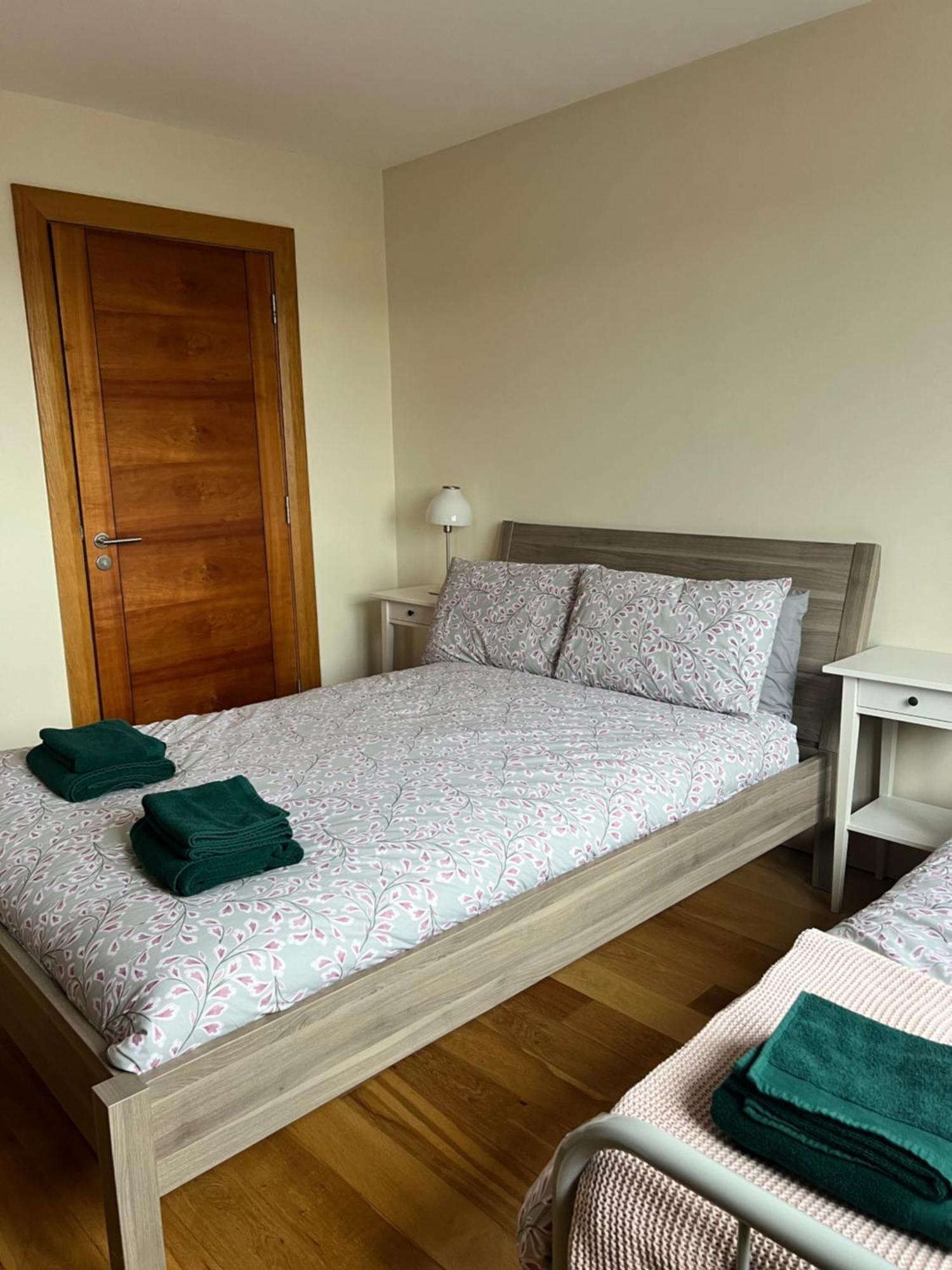 Penthouse Apartment - Town Centre, Sea Views, Secure Parking 포트러시 외부 사진
