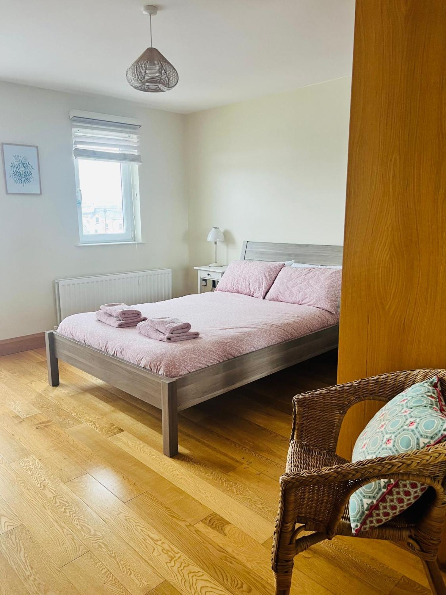 Penthouse Apartment - Town Centre, Sea Views, Secure Parking 포트러시 외부 사진